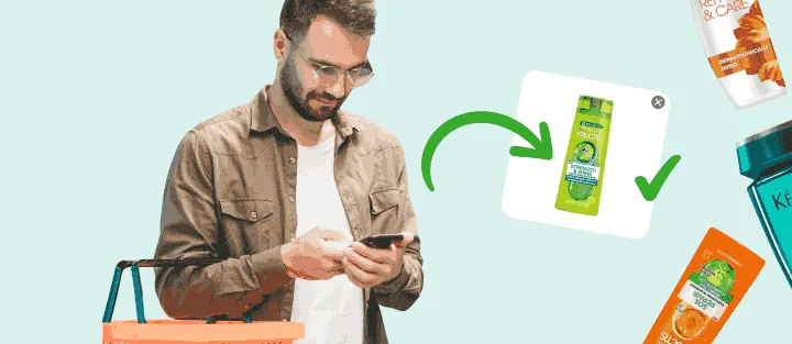 Kosaras férfi a telefonját nézi, rajta a pontos sampon fotója